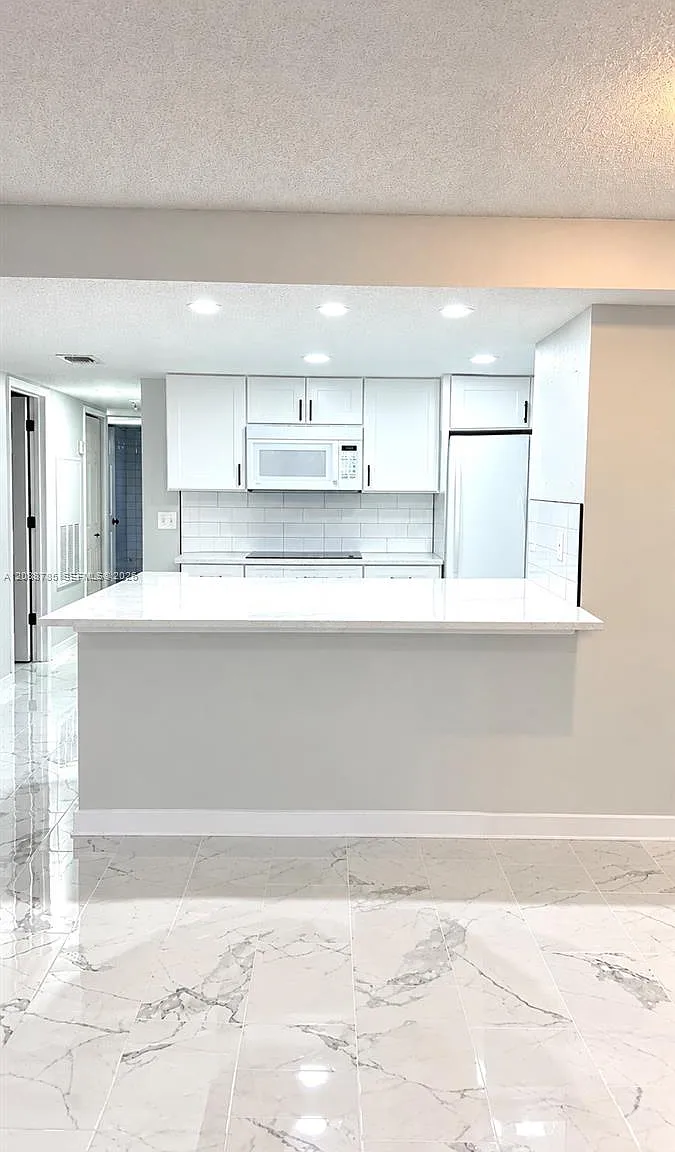 Royal Palm Bay Condo — Photo 1