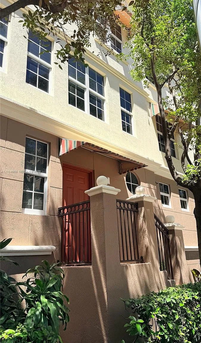 2 bed, 2.5 bath, 1595 sqft, $4,500 — Photo 1