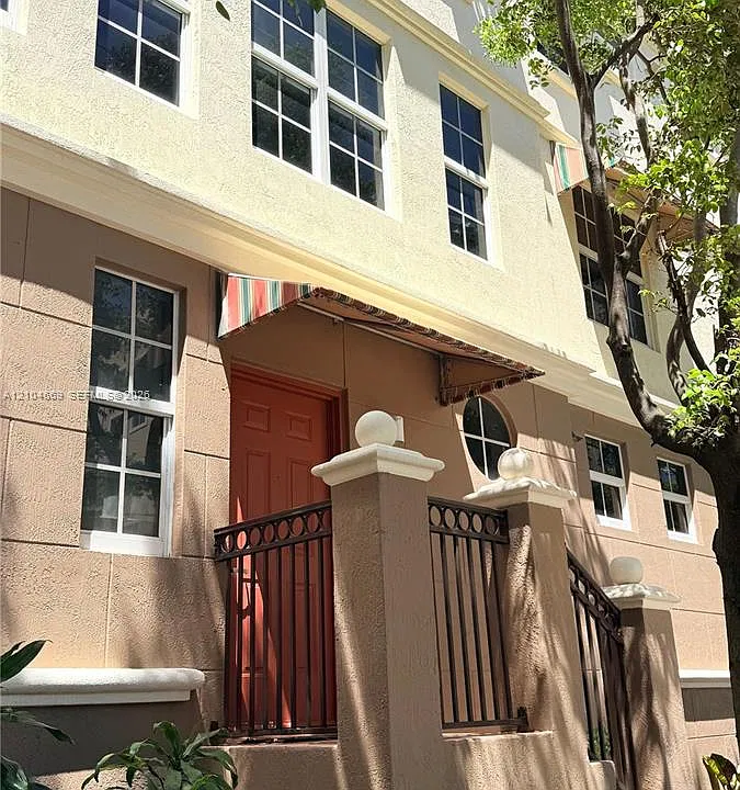 3232 SW 22nd Ter #113