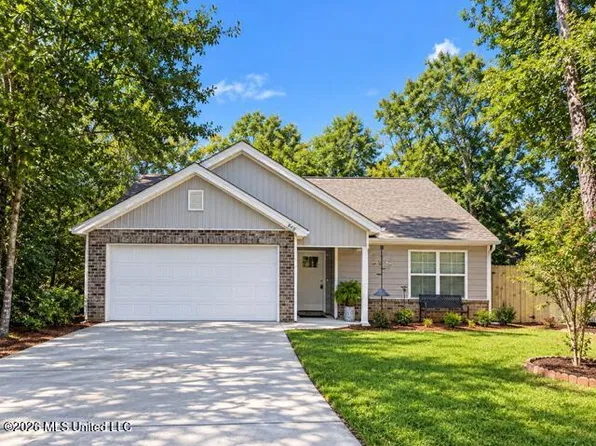 9610 Kini Ct, Diamondhead, MS 39525