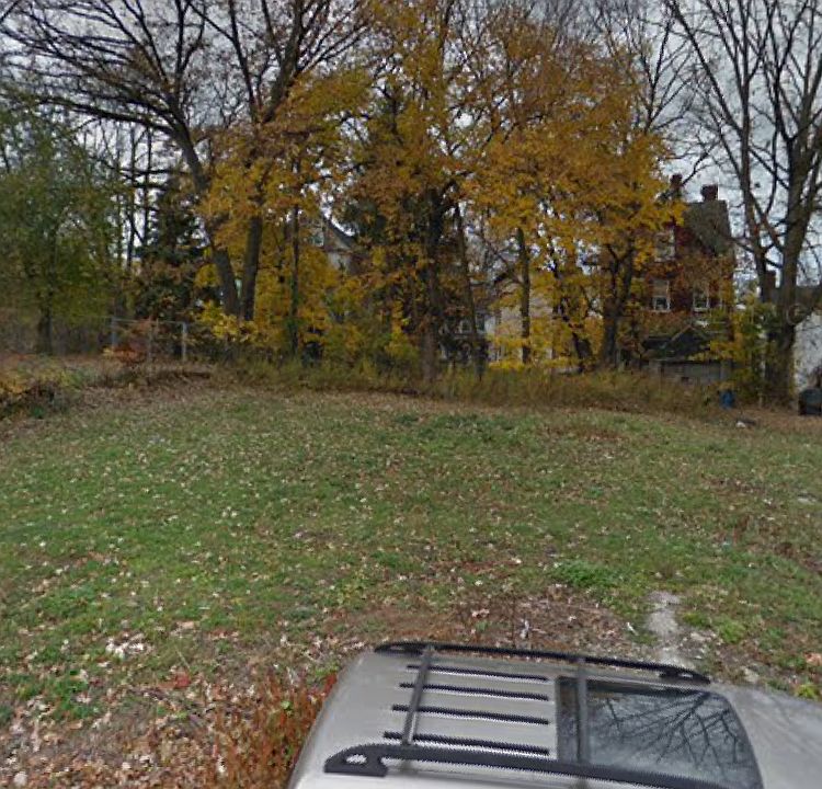1st image of 204 Estella Ave