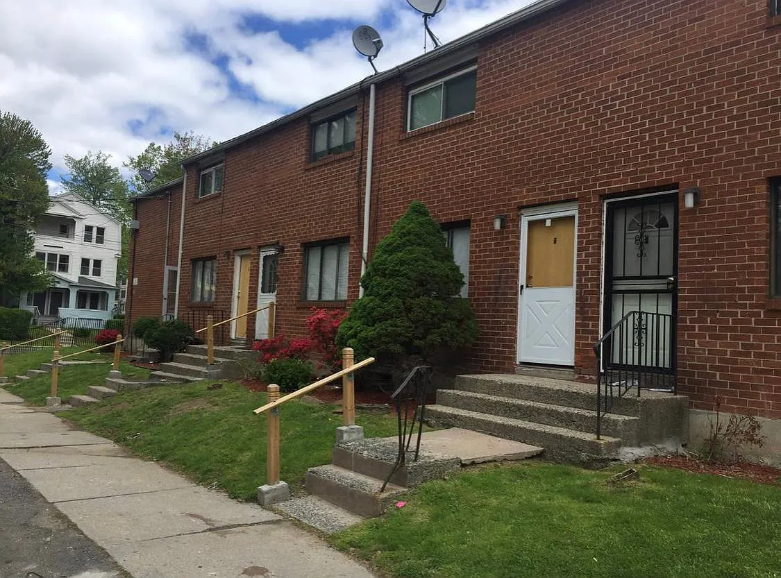 2 bed, 1000 sqft, $1,550 — Photo 3