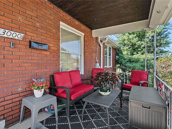 2nd image of 3000 Vernon Ave