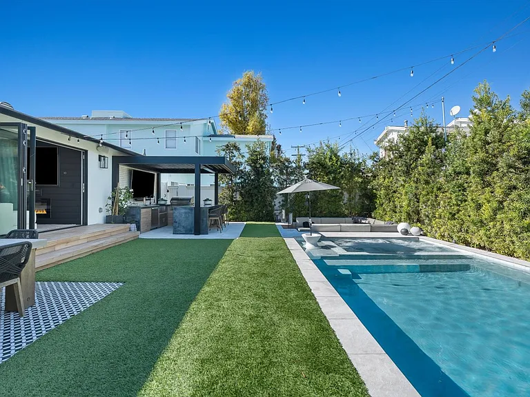 2219 Graham Ave — Photo 36