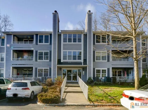 1909 Tanglewood Ct, Helmetta, NJ 08828