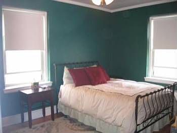 3rd image of 140 Woodside Grn APT 3C