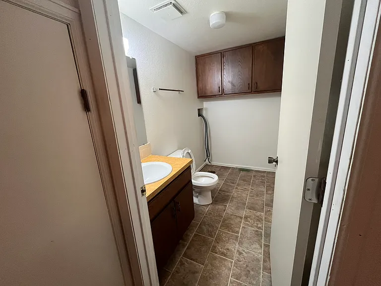1015 Hover St — Photo 18
