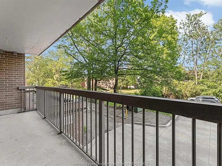 3936 Wyandotte St E #207 — Photo 17