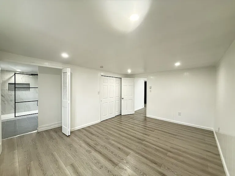 735 Main St — Photo 8