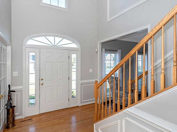 3rd image of 1324 Huntley Cir