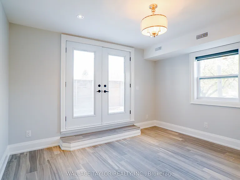 148 Carlaw Ave #UPPER — Photo 6