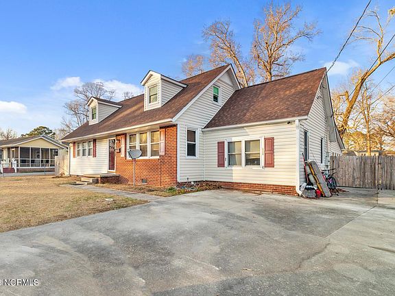 3rd image of 305 Brookview Dr
