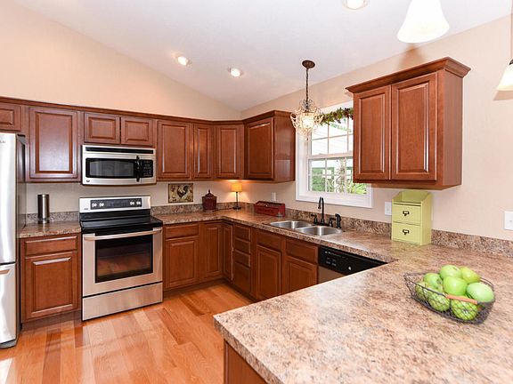 2nd image of 1308 Tomahawk Dr