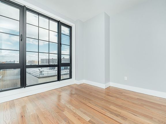 3rd image of 115 Stanwix St #529