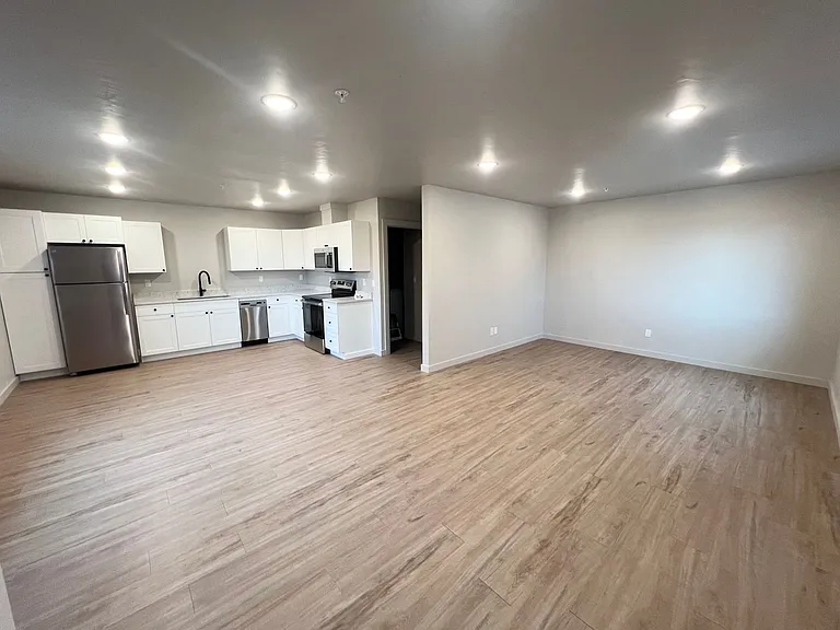 1607 N Willow St — Photo 14