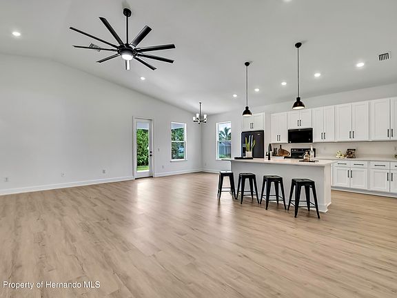 4th image of 6589 Freeport Dr