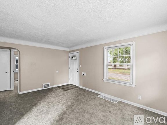 3rd image of 12107 Kensington Ave