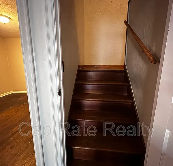 322 S Powell Ave — Photo 13