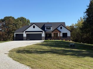 9000 N Highway Vv, Columbia, MO 65202