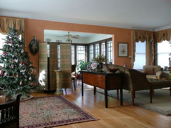 2nd image of 222 Woodbine Ave