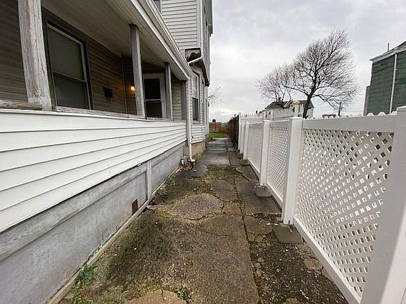 3rd image of 352 E 21st St