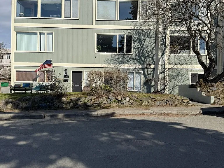 705 O St #D — Photo 2