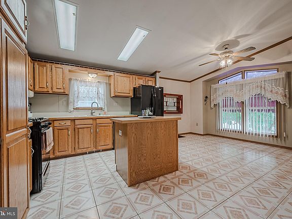 4th image of 35 Lee Dr #625