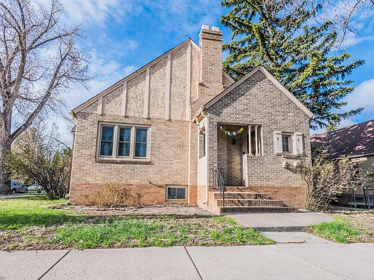 1222 E Grand Ave — Photo 1