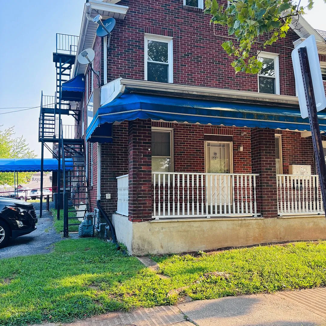 559 E. Broad Street — Photo 1
