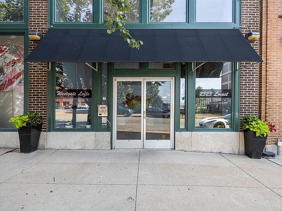 3rd image of 2323 Locust Ave #309