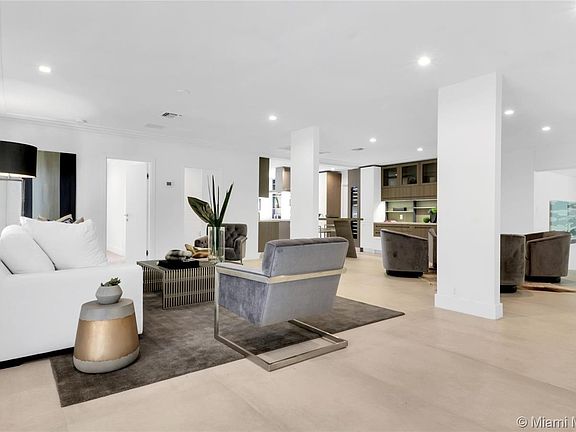 4th image of 2530 Columbus Blvd