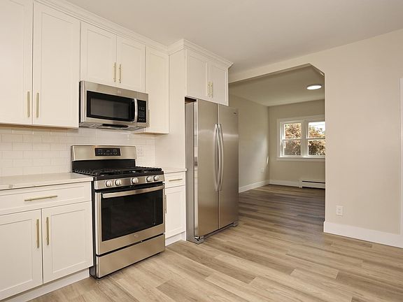 3rd image of 105ZRM Washington Ave #2