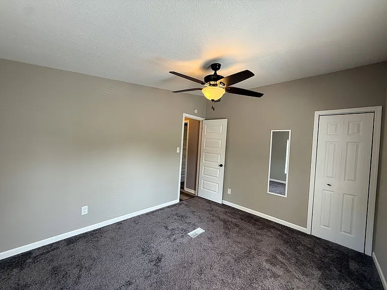 5693 E US Highway 40 — Photo 12
