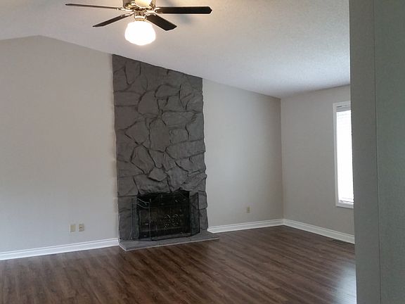 Vaulted ceiling and fireplac