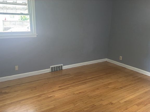 5th image of 4200 W Courtland Ave