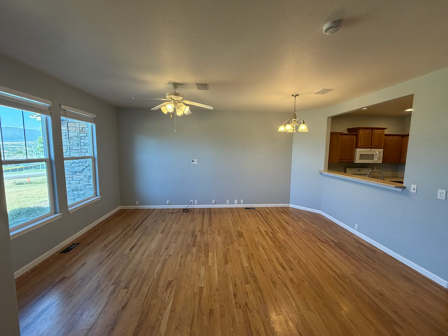 2 bed, 2.5 bath, 1256 sqft, $2,200 — Photo 4