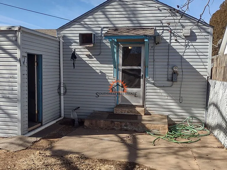 901 Sheldon St — Photo 16