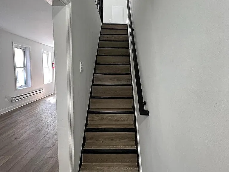 925 W 3rd St — Photo 13