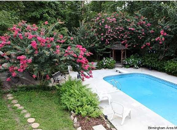 3rd image of 3733 Carisbrooke Dr