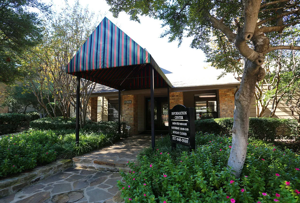 Cedar Bend — Photo 1