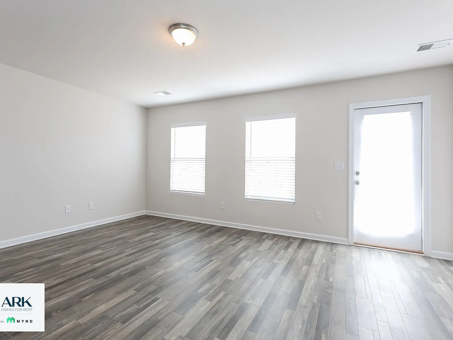 4 bed, 2.0 bath, 1400 sqft, $1,735 — Photo 2