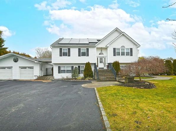 29 Greentree Drive, Medford, NY 11763