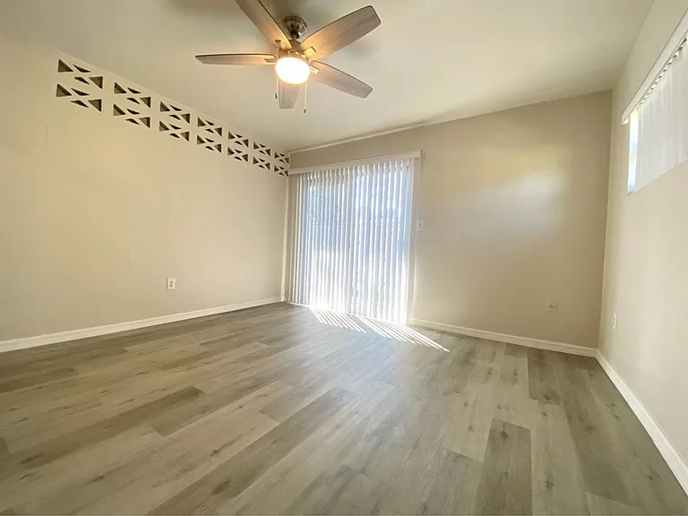 1820 NW 10th St — Photo 31