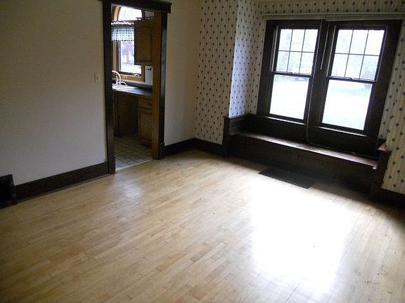 5th image of 608 S Pine St