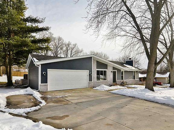 3rd image of 5123 Pebble Creek Trl