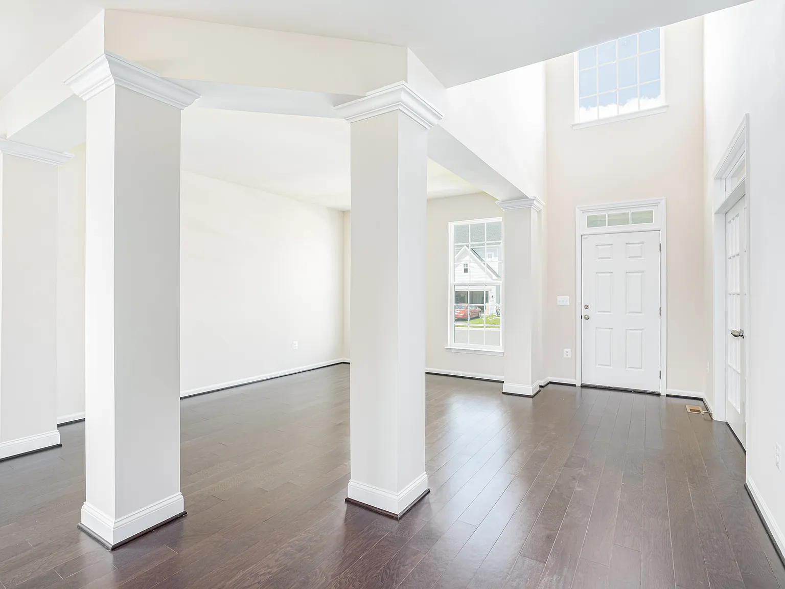 5 bed, 4.5 bath, 3830 sqft, $3,350 — Photo 2