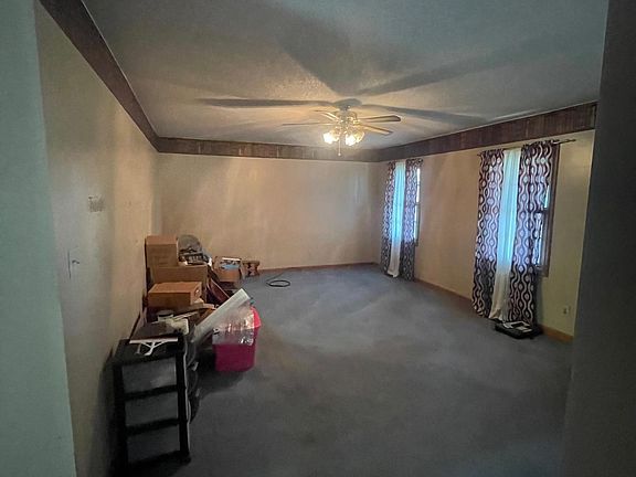 4th image of 1799 E Johnson Ln
