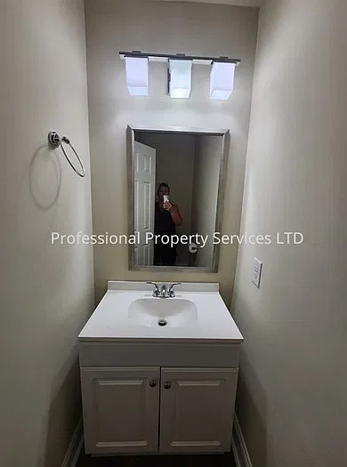 2 bed, 1.5 bath, 1200 sqft, $1,800 — Photo 3