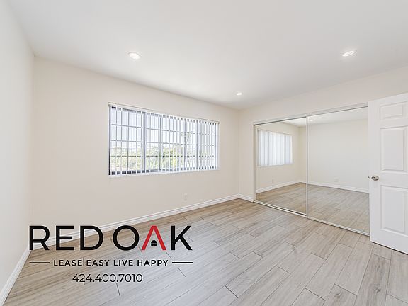 3rd image of 11701 Oxnard St APT 4