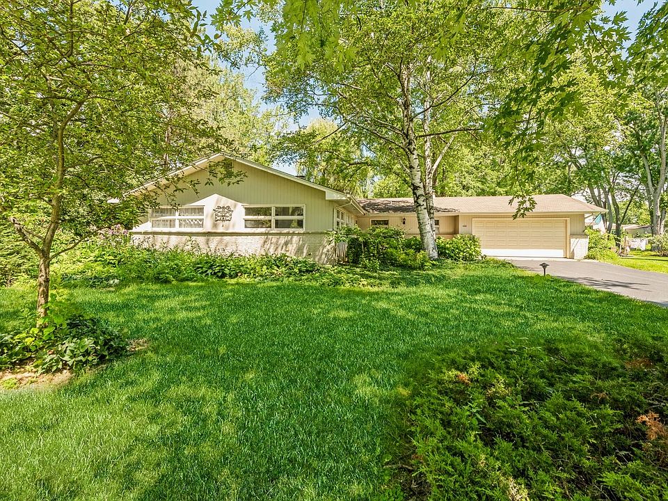 1st image of 600 Woodland Dr